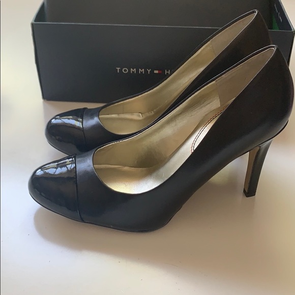 BNIB Tommy Hilfiger Black Pumps - Picture 2 of 3